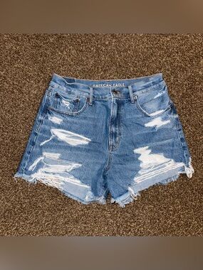 Size 6 American Eagle shorts